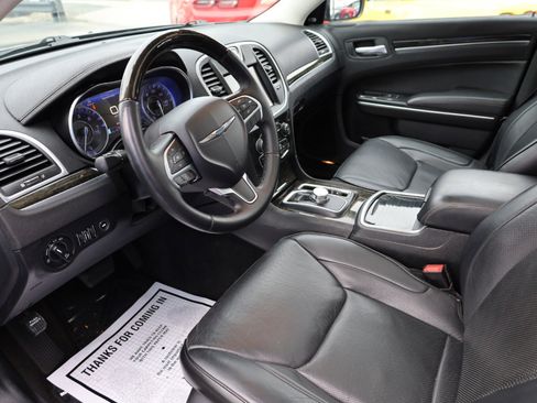 Used 2016 Chrysler 300 C image 8