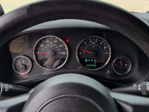 Used 2014 Jeep Wrangler Rubicon w/ Power Convenience Group AWD/4WD image 19