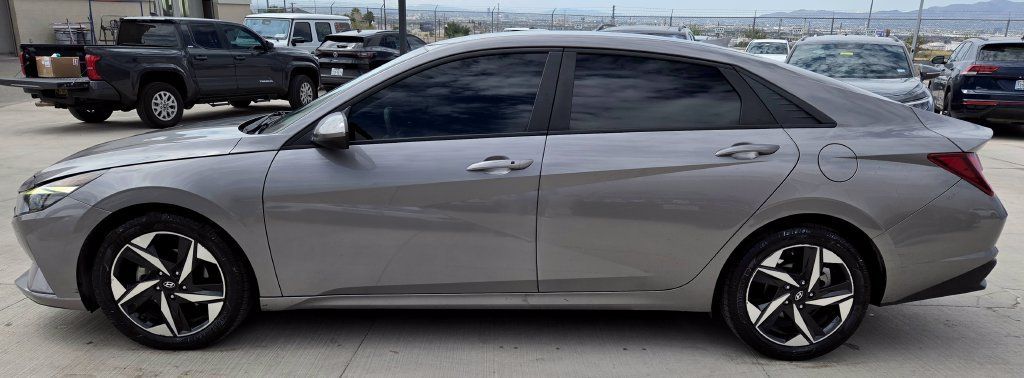 Used 2023 Hyundai Elantra SEL w/ Convenience Package FWD image 5