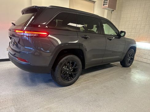 New 2026 Jeep Grand Cherokee Altitude AWD/4WD image 21