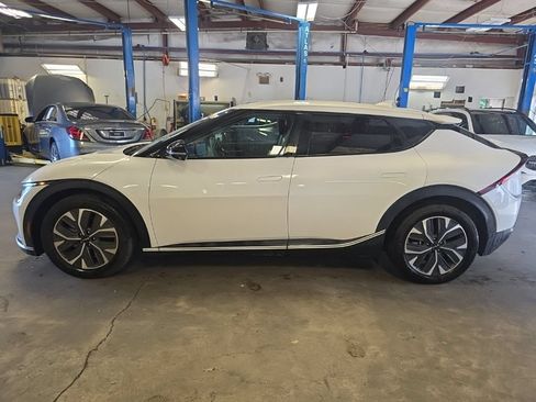 Used 2022 Kia EV6 Light RWD image 2