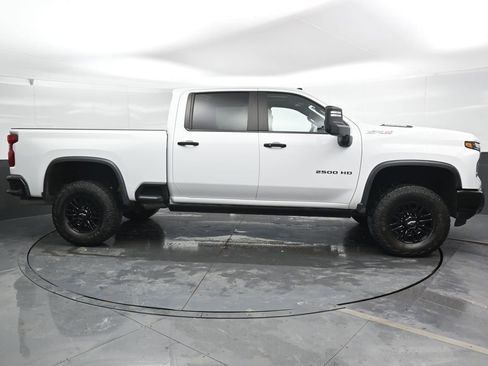 Used 2024 Chevrolet Silverado 2500 ZR2 w/ Technology Package image 5