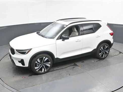 Used 2023 Volvo XC40 B5 Ultimate w/ Protection Package Premier AWD/4WD image 38