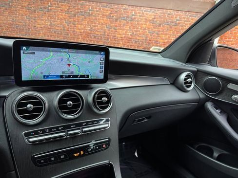 Used 2022 Mercedes-Benz GLC 300 4MATIC w/ Multimedia Package Lite image 17