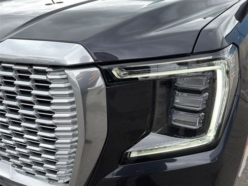Used 2023 GMC Yukon Denali AWD/4WD image 34