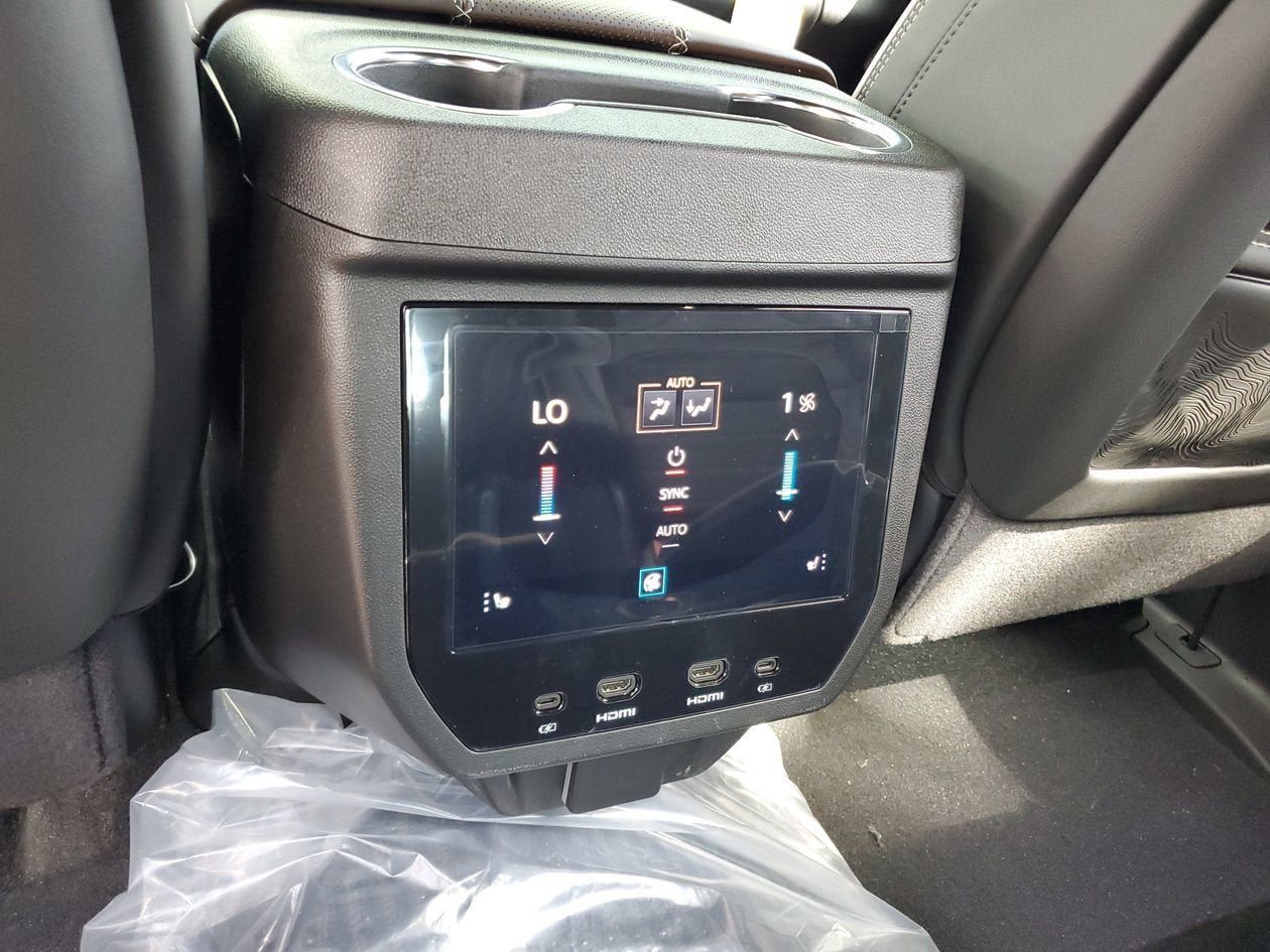 New 2026 GMC Yukon XL Denali Ultimate AWD/4WD image 16