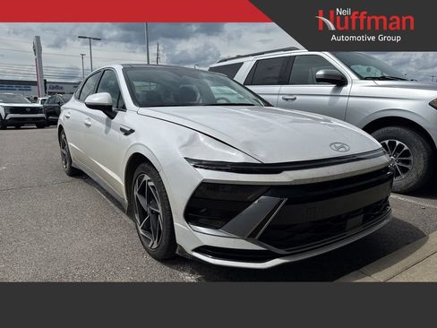Used 2025 Hyundai Sonata SEL FWD image 2