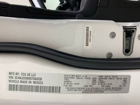 Used 2025 Jeep Compass Trailhawk image 38