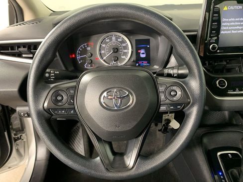 Used 2022 Toyota Corolla LE image 18