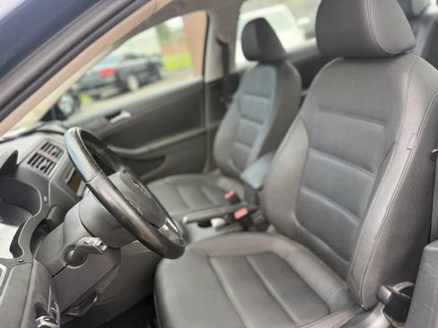 Used 2011 Volkswagen Jetta SE FWD image 10