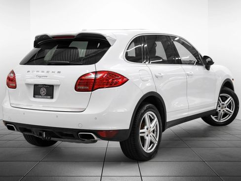 Used 2014 Porsche Cayenne Platinum Edition AWD/4WD image 9