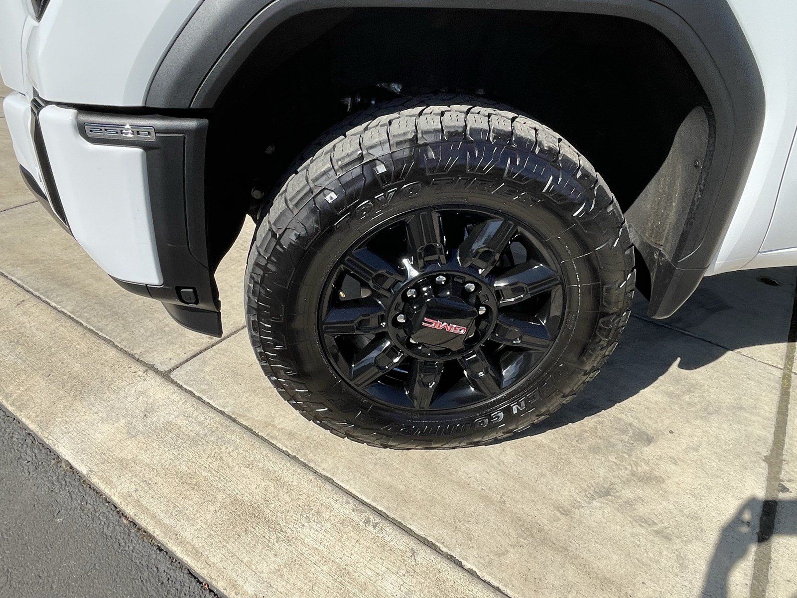 Used 2025 GMC Sierra 2500 AT4 AWD/4WD image 9