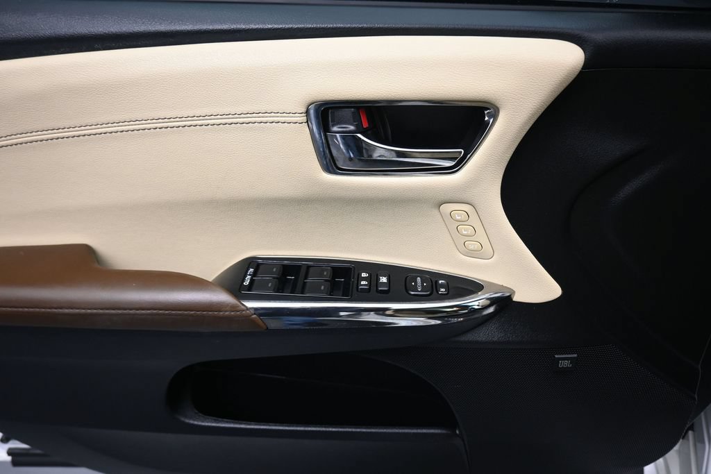 Used 2016 Toyota Avalon Limited w/ Toyota Safety Sense Package FWD image 10