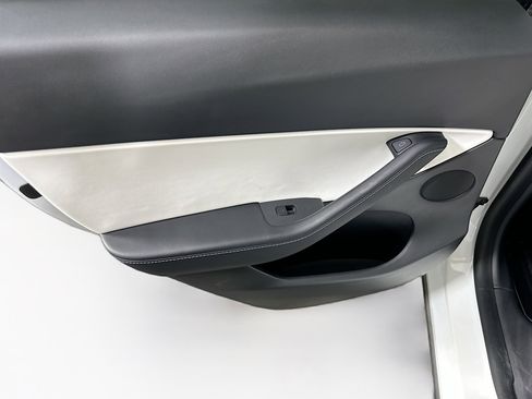 Used 2021 Tesla Model Y Long Range image 24