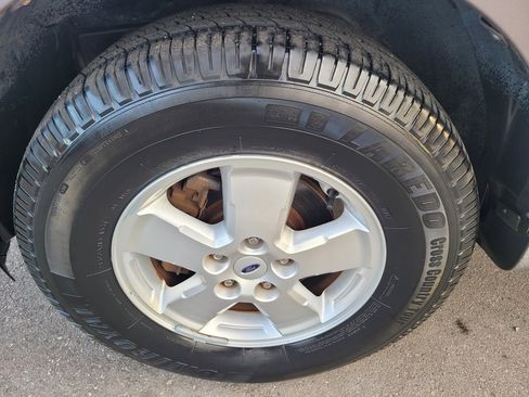 Used 2010 Ford Escape XLT image 7