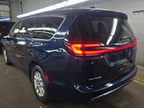 Used 2024 Chrysler Pacifica Touring-L w/ Uconnect Theater Family Group image 6