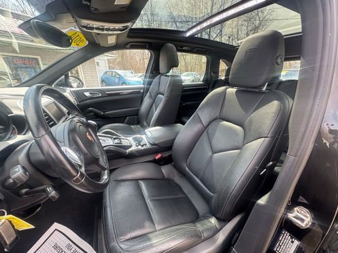 Used 2014 Porsche Cayenne Platinum Edition AWD/4WD image 31