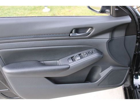 Used 2024 Nissan Altima 2.5 S image 15