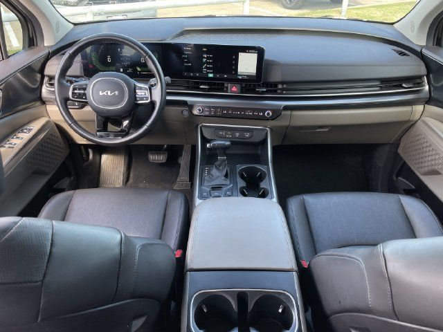 Used 2025 Kia Carnival FWD image 9