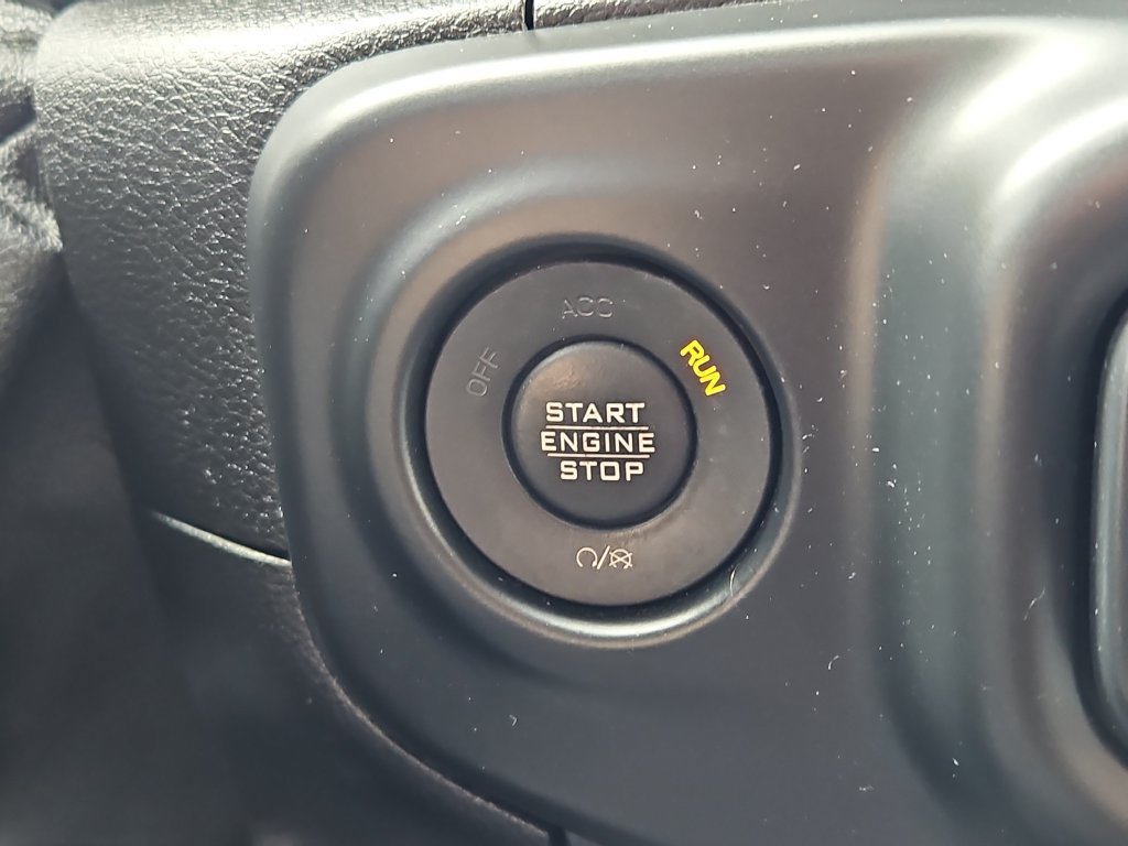 Used 2018 Jeep Wrangler Unlimited Sahara w/ Dual Top Group AWD/4WD image 23
