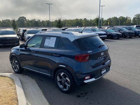 Used 2025 Hyundai Venue Limited FWD image 5