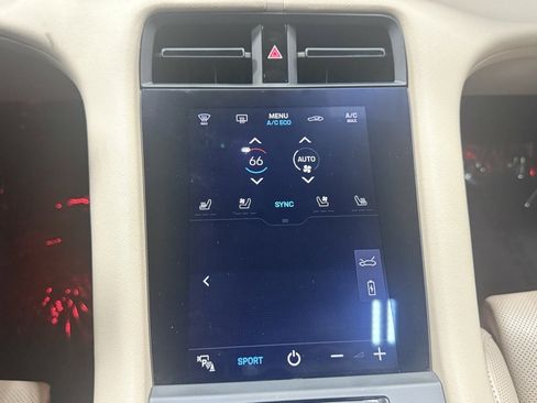 Used 2022 Porsche Taycan 4S image 22