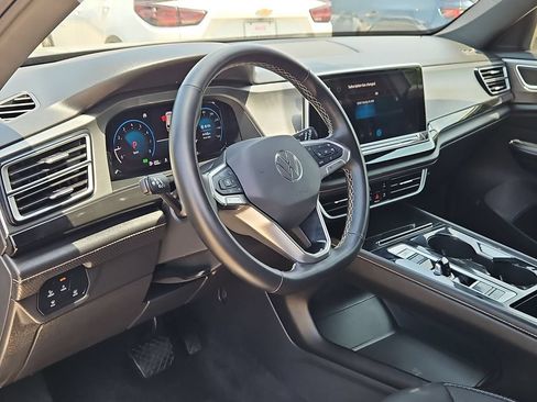 Used 2025 Volkswagen Atlas Cross Sport SE FWD image 15