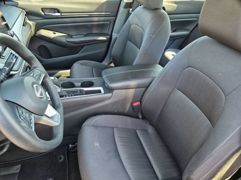 Used 2025 Nissan Altima 2.5 SV FWD image 24