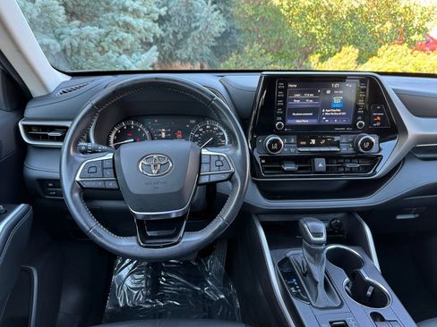Used 2021 Toyota Highlander XLE AWD/4WD image 27