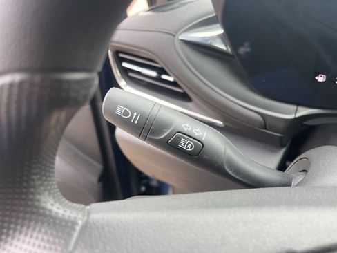 Used 2025 Buick Envista Preferred w/ Convenience II Package image 22