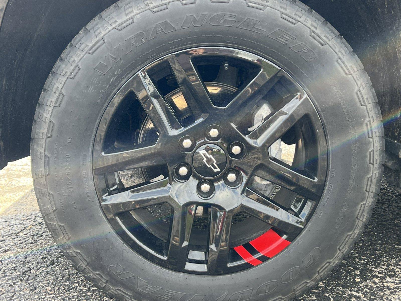 Used 2025 Chevrolet Silverado 1500 RST w/ Redline Edition AWD/4WD image 9