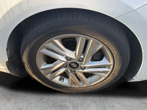 Used 2020 Hyundai Elantra SEL FWD image 21