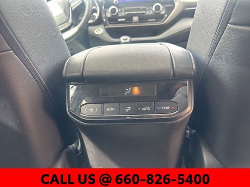 Used 2024 Toyota Highlander XLE AWD/4WD image 10