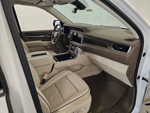 Used 2021 GMC Yukon Denali w/ Denali Premium Package AWD/4WD image 28