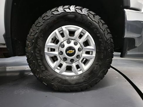 Used 2022 Chevrolet Silverado 2500 LT AWD/4WD image 18