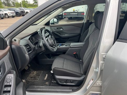 Used 2023 Nissan Rogue SV AWD/4WD image 20