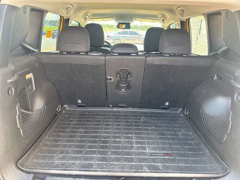 Used 2018 Jeep Renegade Latitude w/ Popular Equipment Group FWD image 31