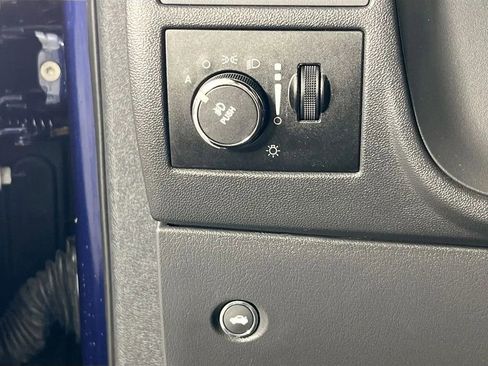 Used 2013 Dodge Challenger R/T image 11