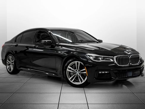 Used 2018 BMW 750i image 7