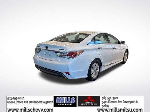 Used 2013 Hyundai Sonata Base image 3