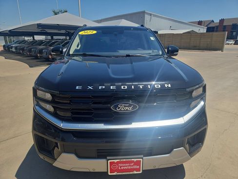 Used 2025 Ford Expedition Platinum AWD/4WD image 9