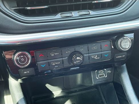 Used 2023 Jeep Compass High Altitude w/ Driver Assist Group I AWD/4WD image 16
