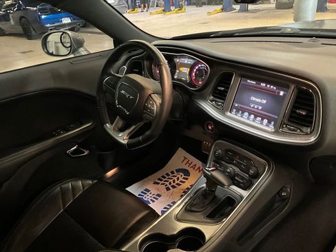 Used 2016 Dodge Challenger SRT Hellcat image 8