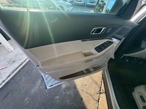 Used 2015 Ford Explorer FWD image 17