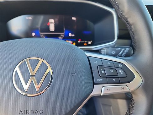 New 2025 Volkswagen Taos SE image 12