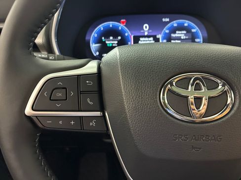 Used 2025 Toyota Highlander Platinum AWD/4WD image 16