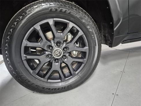 Used 2024 Toyota Tundra Platinum image 11