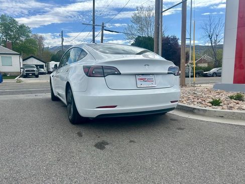 Used 2020 Tesla Model 3 Standard Range image 4