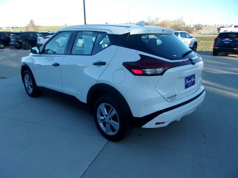 Used 2022 Nissan Kicks S image 7