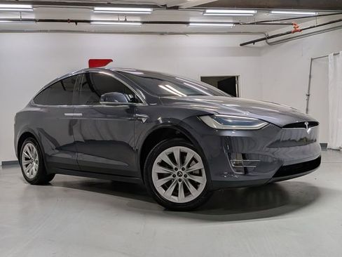 Used 2020 Tesla Model X Long Range image 2